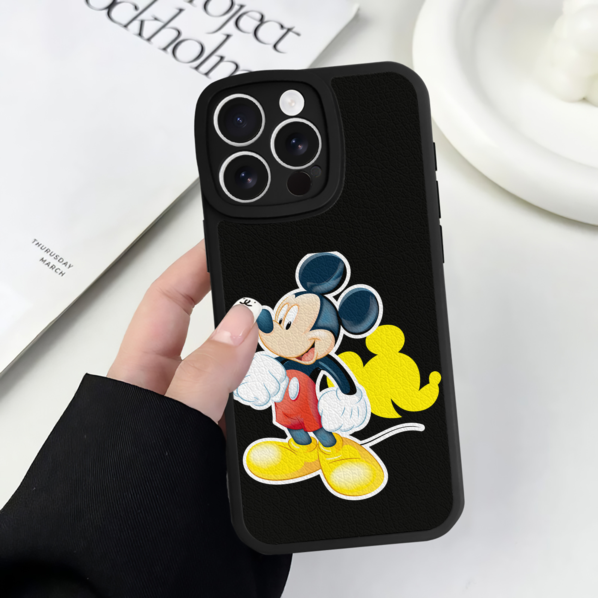 （画像用） ミッキーマウス Mickey Mouse 【iPhone 16シリーズ対応】シリコンスマホケース（レザー調） 材質：シリコン